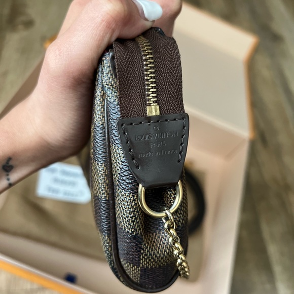 ❌SOLD❌✨AUTHENTIC Eva Clutch in Damier Ebene✨ - Picture 4 of 13